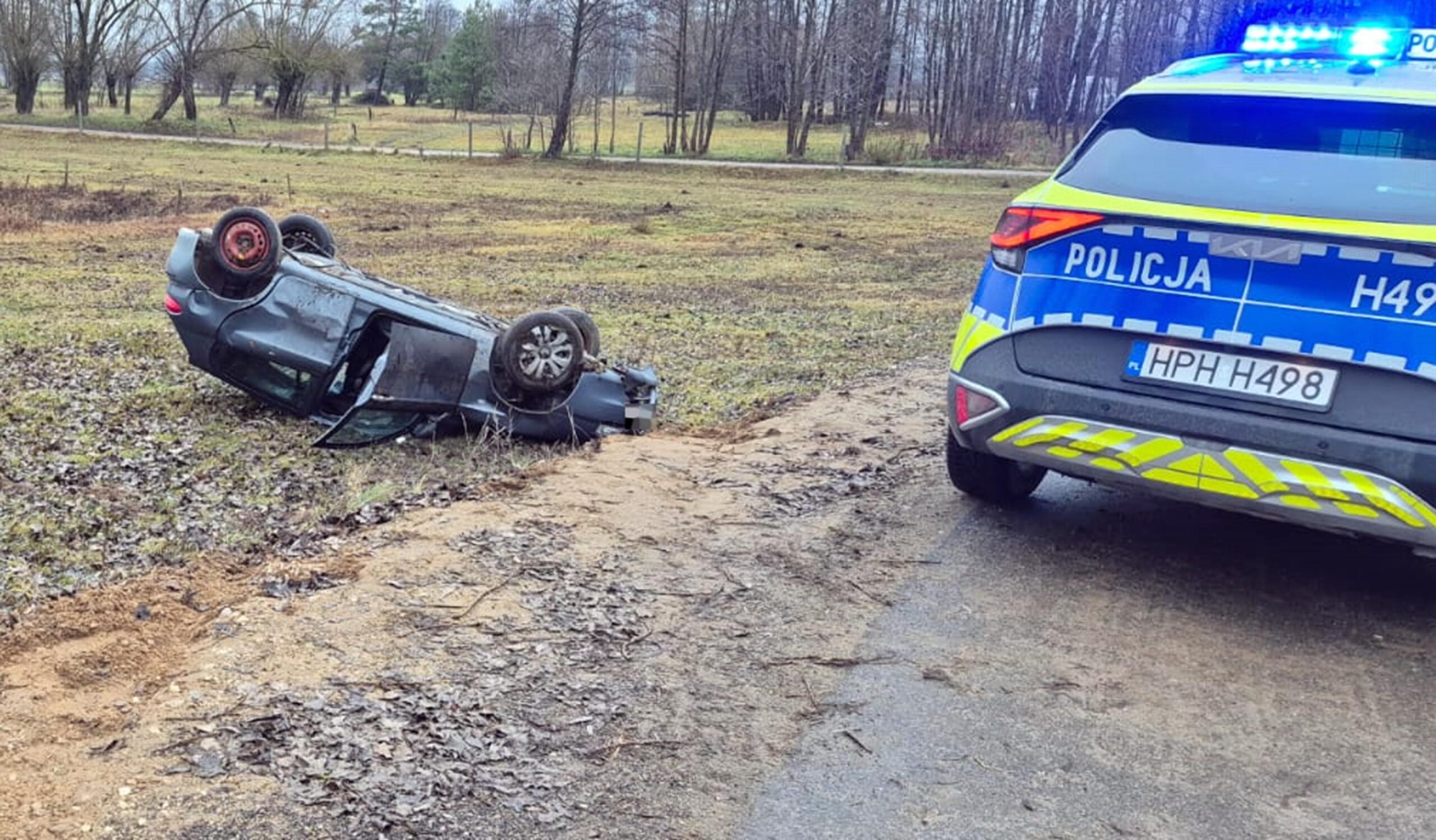 Nie zatrzymał się do kontroli. Uciekał i dachował