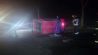 Dachowanie pojazdu na DK50. 19-letni kierujący bez uprawnień, po użyciu alkoholu