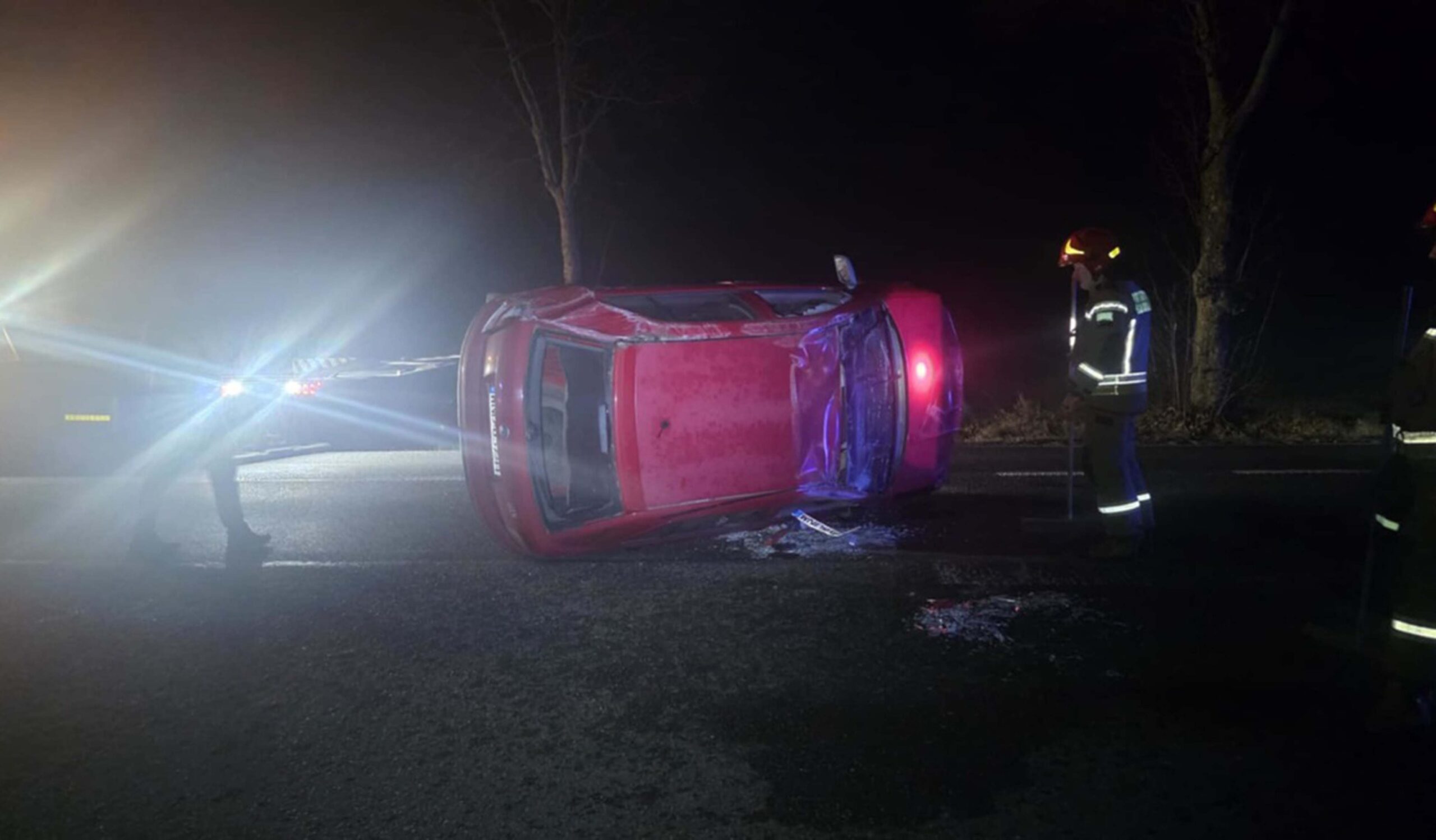 Dachowanie pojazdu na DK50. 19-letni kierujący bez uprawnień, po użyciu alkoholu