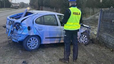 Groźny wypadek w Łuczynowie. Niedostosowanie prędkości doprowadziło do poważnych zniszczeń.