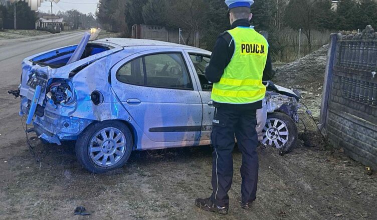 Groźny wypadek w Łuczynowie. Niedostosowanie prędkości doprowadziło do poważnych zniszczeń.