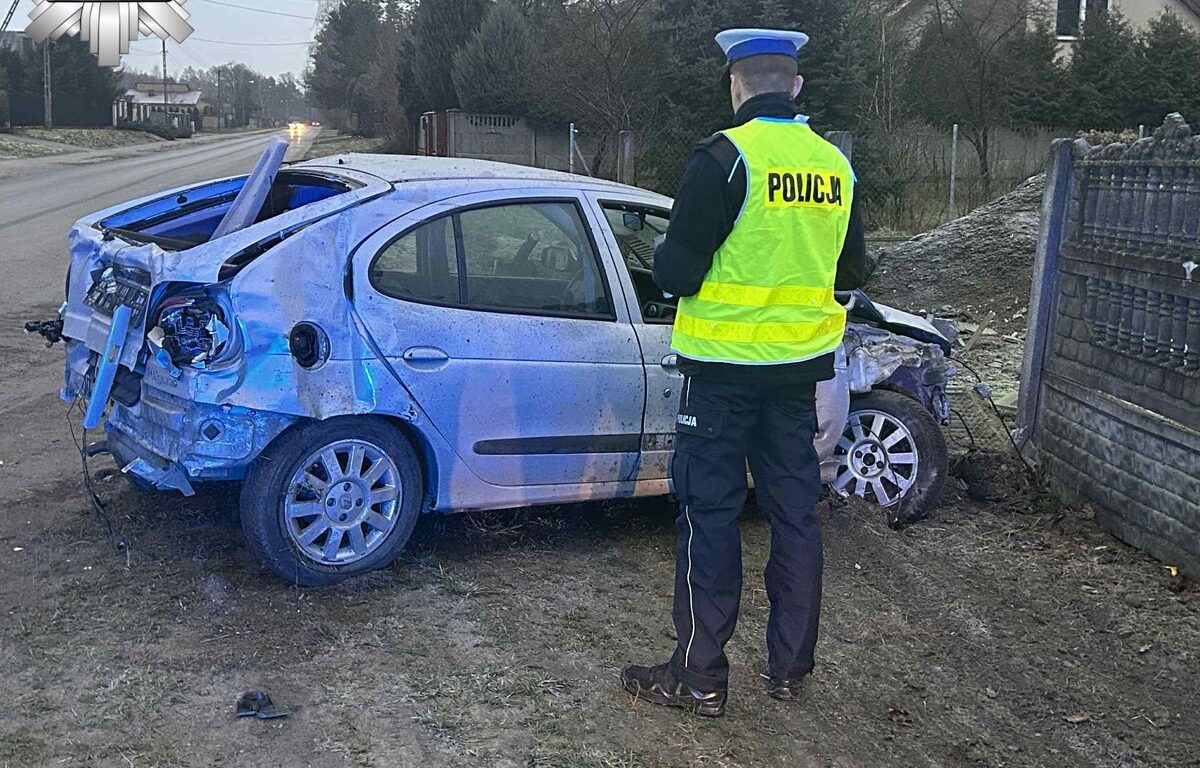Groźny wypadek w Łuczynowie. Niedostosowanie prędkości doprowadziło do poważnych zniszczeń.