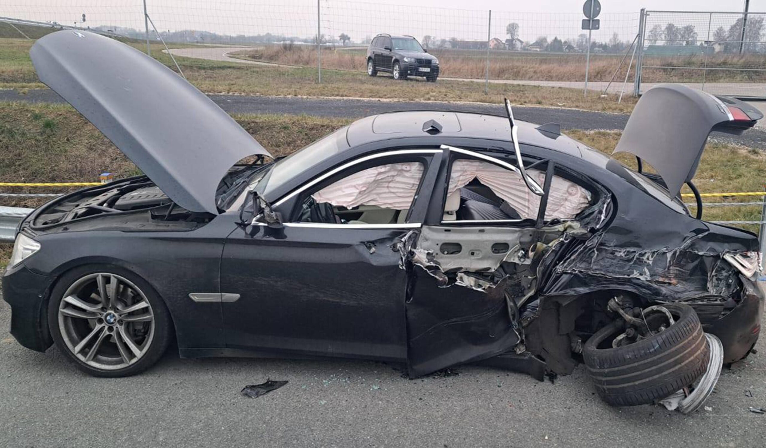 Zderzenie ciężarówki z samochodem osobowym - jedna osoba trafiła do szpitala
