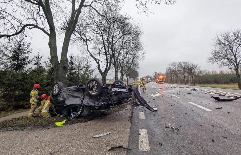 Zderzenie osobówek na DK92 - trzy osoby trafiły do szpitala