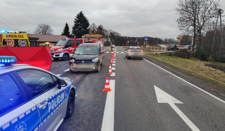 Potrącenie pieszej na krajowej 62. Kobieta w stanie ciężkim została przetransportowana LPR do szpitala