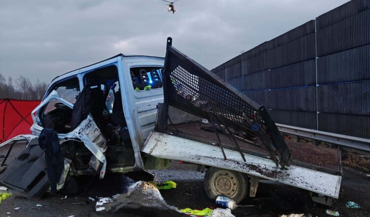 Utrudnienia na S8 - dostawczak wjechał w bariery - 5 osób zostało poszkodowanych