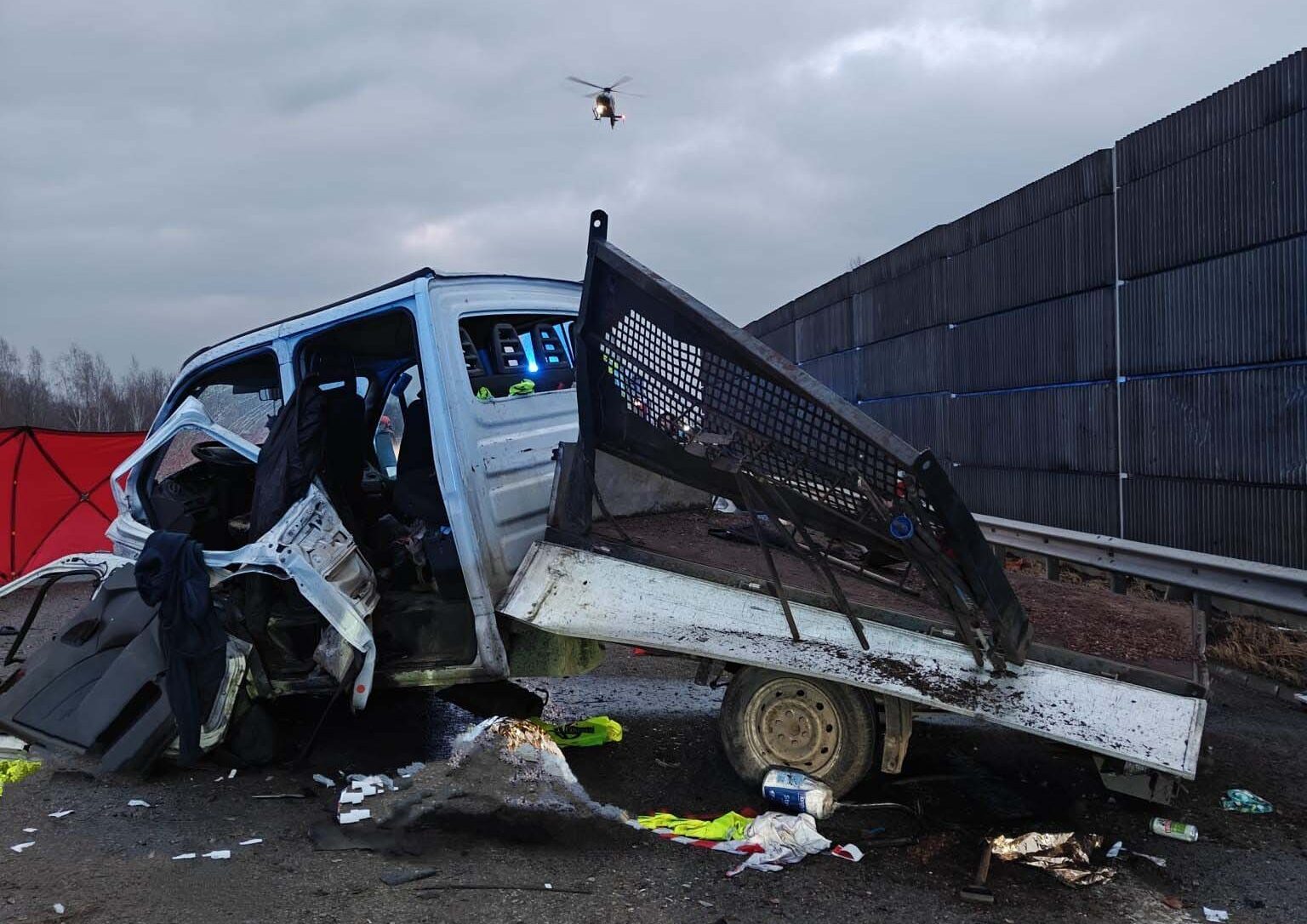 Utrudnienia na S8 - dostawczak wjechał w bariery - 5 osób zostało poszkodowanych