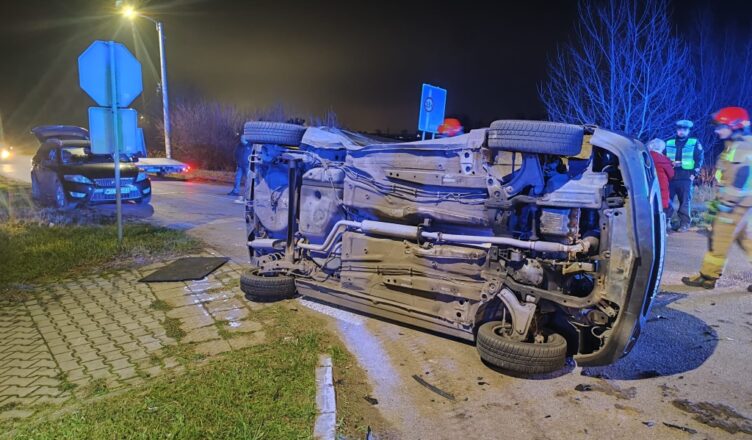 Zderzenie dwóch samochodów w Elżbietowie