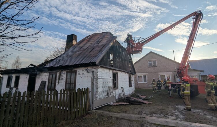 8 godzin intensywnej pracy strażaków