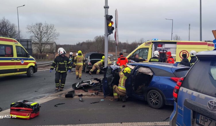 Zderzenie trzech pojazdów na DW 788