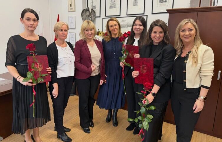 Ząbki - Uroczystość wręczenia aktów mianowania nauczycielom