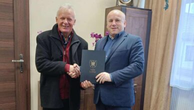 Gmina Jadów z umową na budowę ul. Pięknej w Borzymach. Rusza kolejna inwestycja drogowa