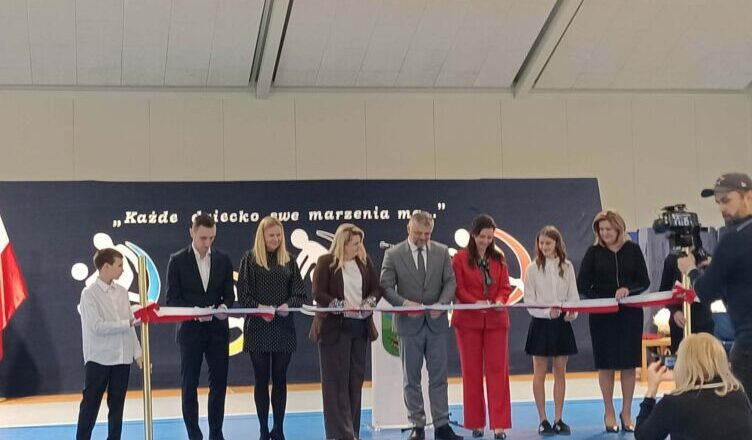 Inwestycja w zdrowie i edukację. Nowa sala gimnastyczna we Wszeborach oficjalnie otwarta