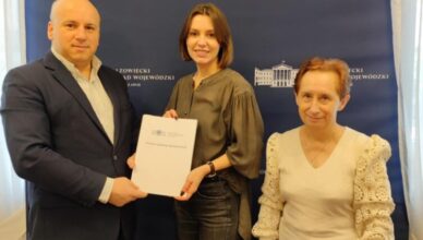 Nowa droga do realizacji: podpisano umowę na dofinansowanie budowy ul. Pięknej w Borzymach