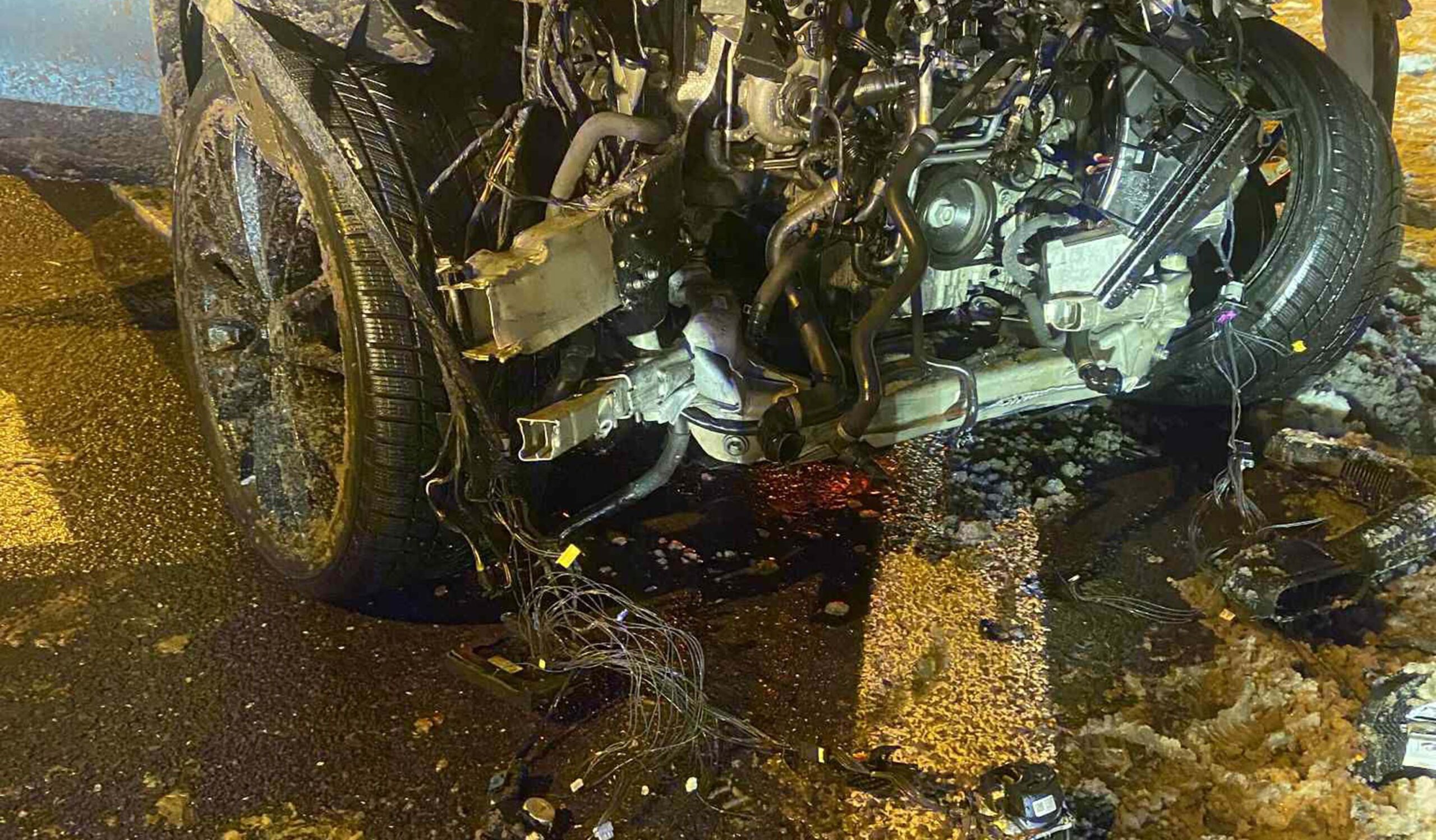 Na S8 osobówka zakończyła jazdę na barierach ochronnych