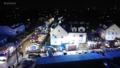 Pożar mieszkania w Wołominie. Dwie osoby poszkodowane, jedna w stanie krytycznym