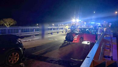 Zderzenie czołowe osobówek w Klembowie