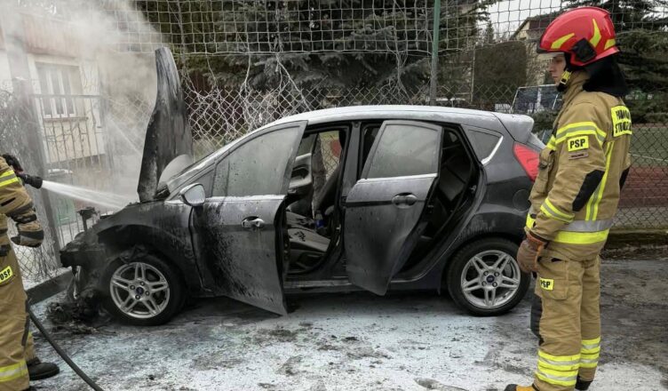 Pożar samochodu w Zielonce