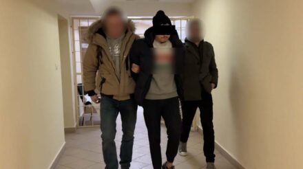 Z garażu narkotyki trafiały do lokalnych odbiorców. Policjanci zatrzymali 30-letniego pseudokibica