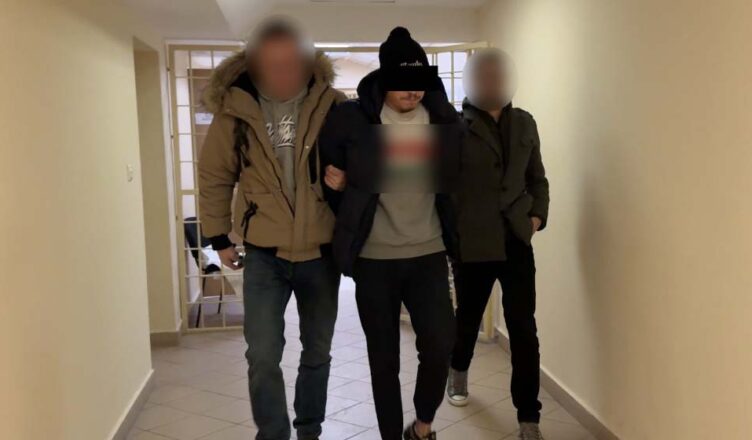 Z garażu narkotyki trafiały do lokalnych odbiorców. Policjanci zatrzymali 30-letniego pseudokibica