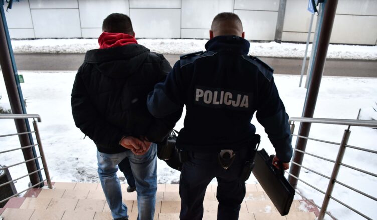 Nowodworscy kryminalni zatrzymali trzech mężczyzn, dwóch trafiło do aresztu