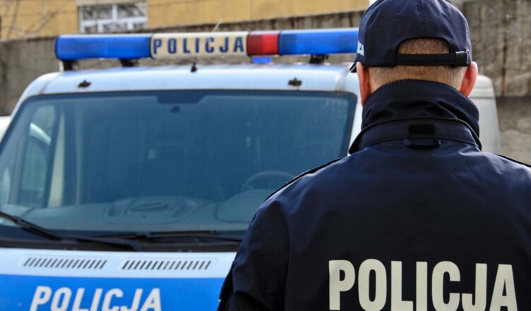 Nasielscy policjanci zatrzymali 18-letniego sprawcę rozboju i odzyskali utracone mienie