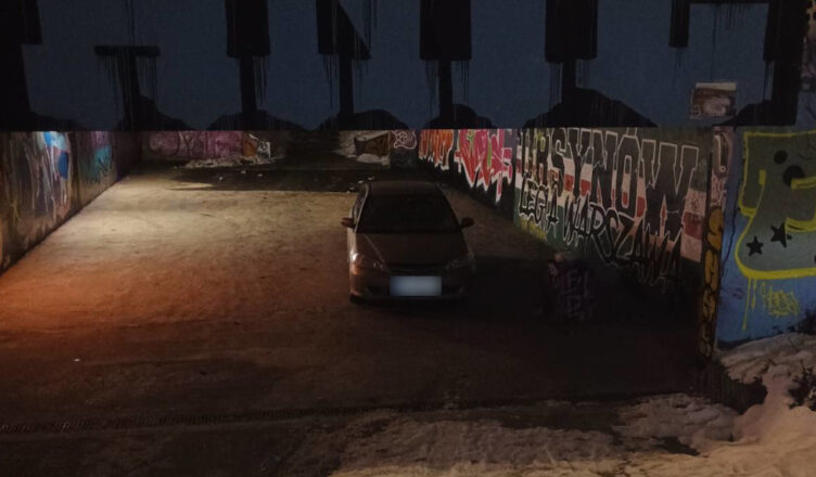 Kierował Hondą pod wpływem narkotyków. Auto zaparkował… w przejściu podziemnym