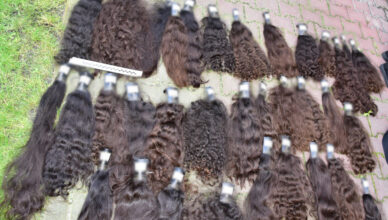 Włamał się do salonu, ukradł i zniszczył włosy za ponad 800 000 złotych