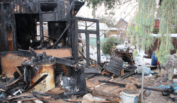 Pożar domku działkowego ogrzewanego "kozą"