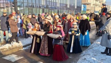 Ząbki - Mieszkańcy Ząbek w Orszaku Trzech Króli