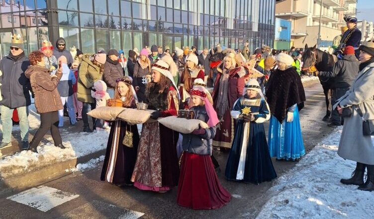 Ząbki - Mieszkańcy Ząbek w Orszaku Trzech Króli