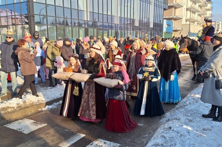 Ząbki - Mieszkańcy Ząbek w Orszaku Trzech Króli