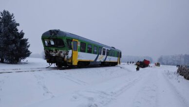 Tragiczne zderzenie na przejeździe kolejowym. Nie żyje operator koparki