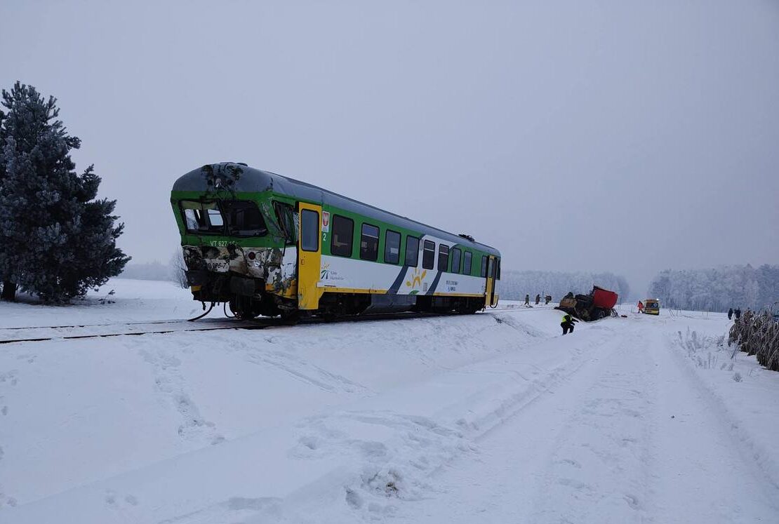 Tragiczne zderzenie na przejeździe kolejowym. Nie żyje operator koparki
