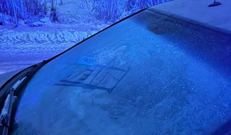 Zimowe warunki wymagają odpowiedzialności. Niebezpieczne zachowanie kierującego w Świniarach