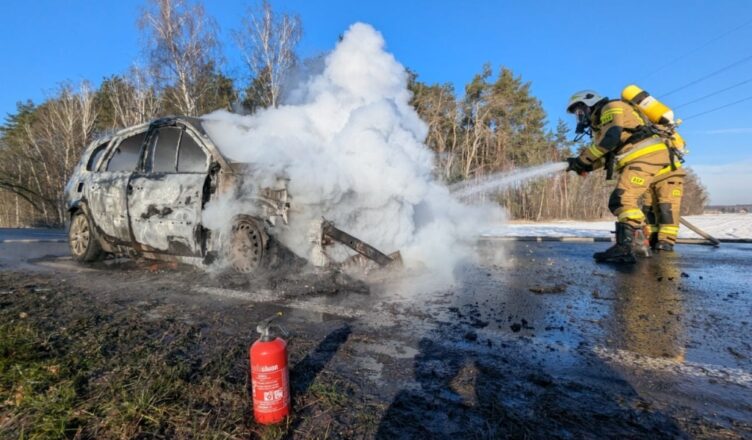 Auto w ogniu na DW 577! Sekundy grozy – w środku dziecko