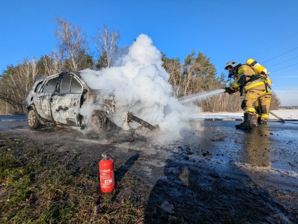 Auto w ogniu na DW 577! Sekundy grozy – w środku dziecko