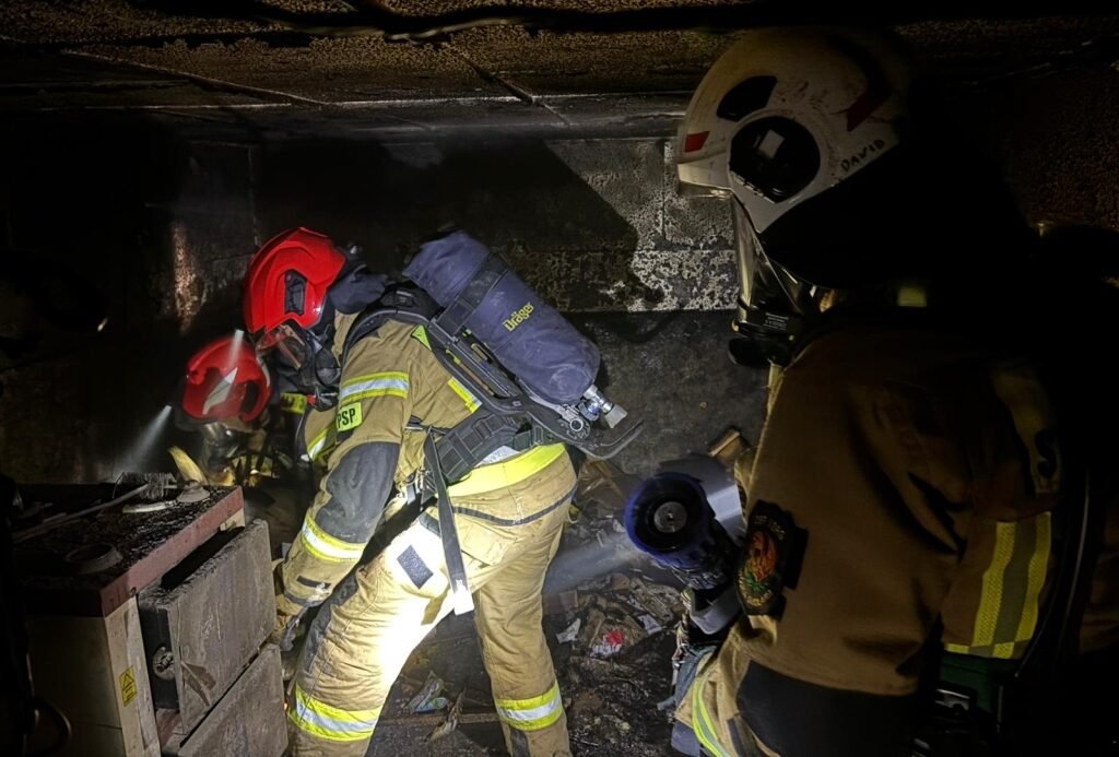 O krok od tragedii w Malanowie. Pożar kotłowni w budynku mieszkalnym – dramatyczna walka strażaków z ogniem i dymem