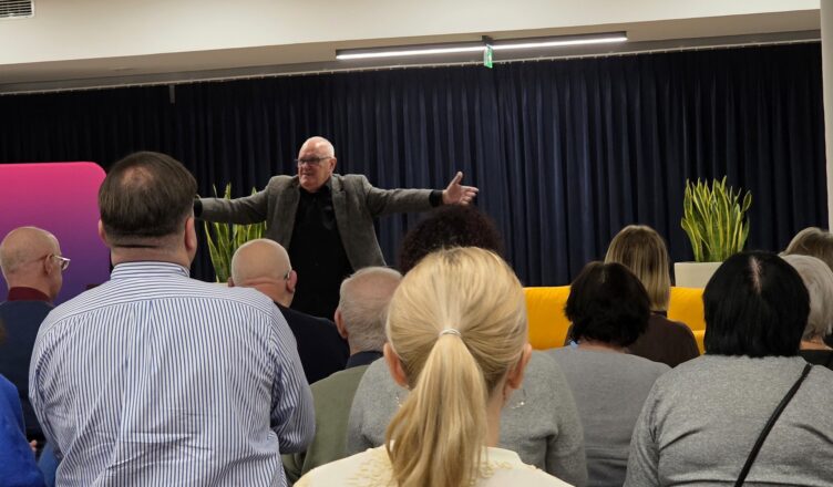 Jacek Cygan o kulisach muzyki i sile słowa. Wyjątkowe spotkanie w Wołominie.