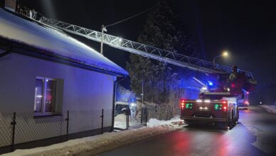 Pożar sadzy w przewodzie kominowym. Strażacy zapobiegli tragedii
