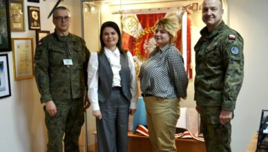 Nowy patronat dla liceum mundurowego w Urlach - współpraca z dęblińską Szkołą Podoficerską