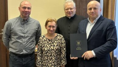 Środki na ratowanie dziedzictwa: umowa na remont zabytkowej kaplicy w Jadowie podpisana