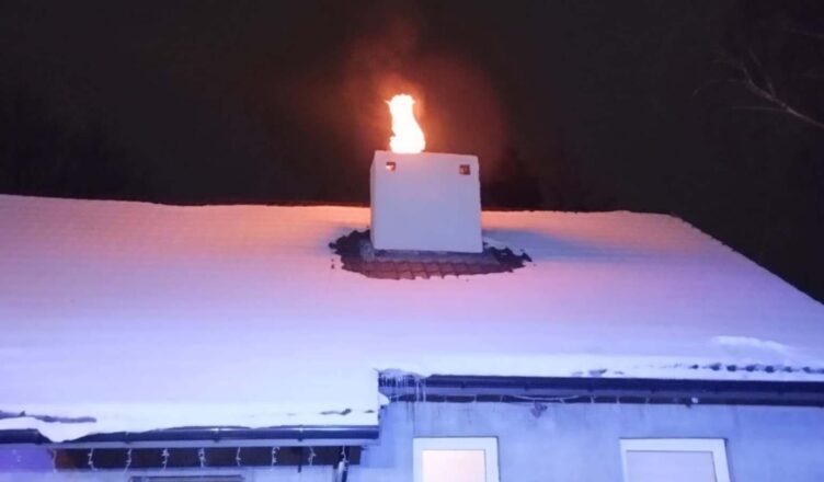 Pożar w przewodzie kominowym. Szybka reakcja strażaków.