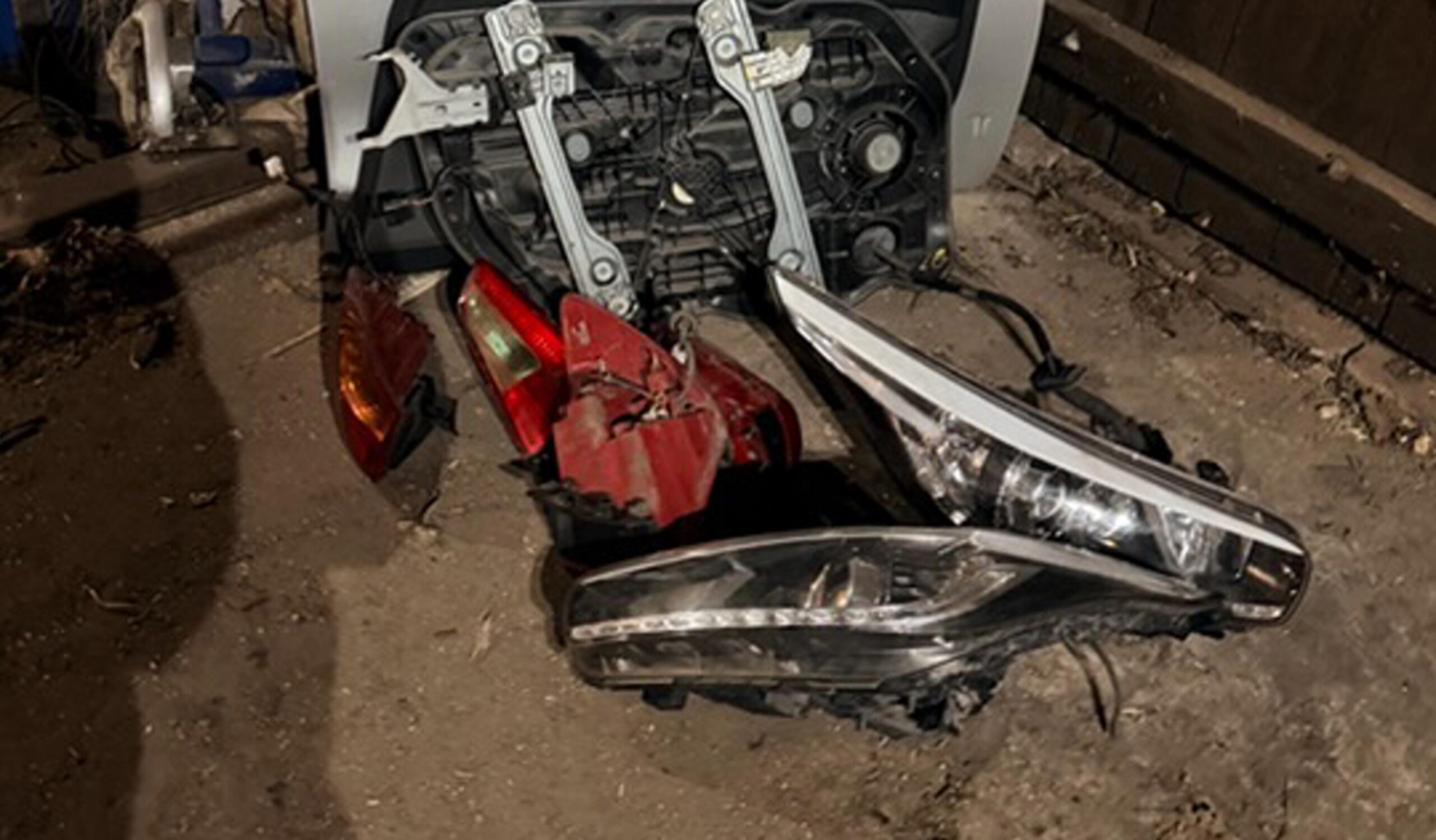 Policjanci zatrzymali podejrzanego o kradzież części samochodowych