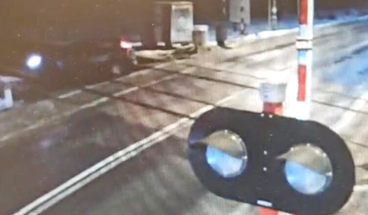 Gdy wjechał na torowisko był nietrzeźwy i obowiązywał go dożywotni zakaz prowadzenia pojazdów