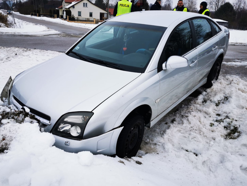 Ucieczkę przed drogówką zakończył w rowie – miał ponad 3 promile
