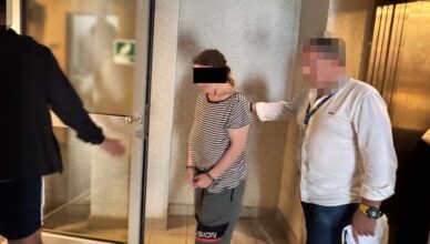 W przeszłości zgłaszała fikcyjne zagrożenia i obserwowała działania służb