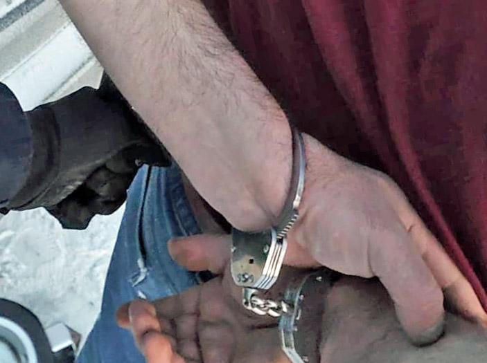 Agresywny 37-latek z nożem zatrzymany. Odpowie za znęcanie się nad rodzicami