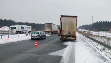 Utrudnienia na S17 po dwóch kolejnych kolizjach