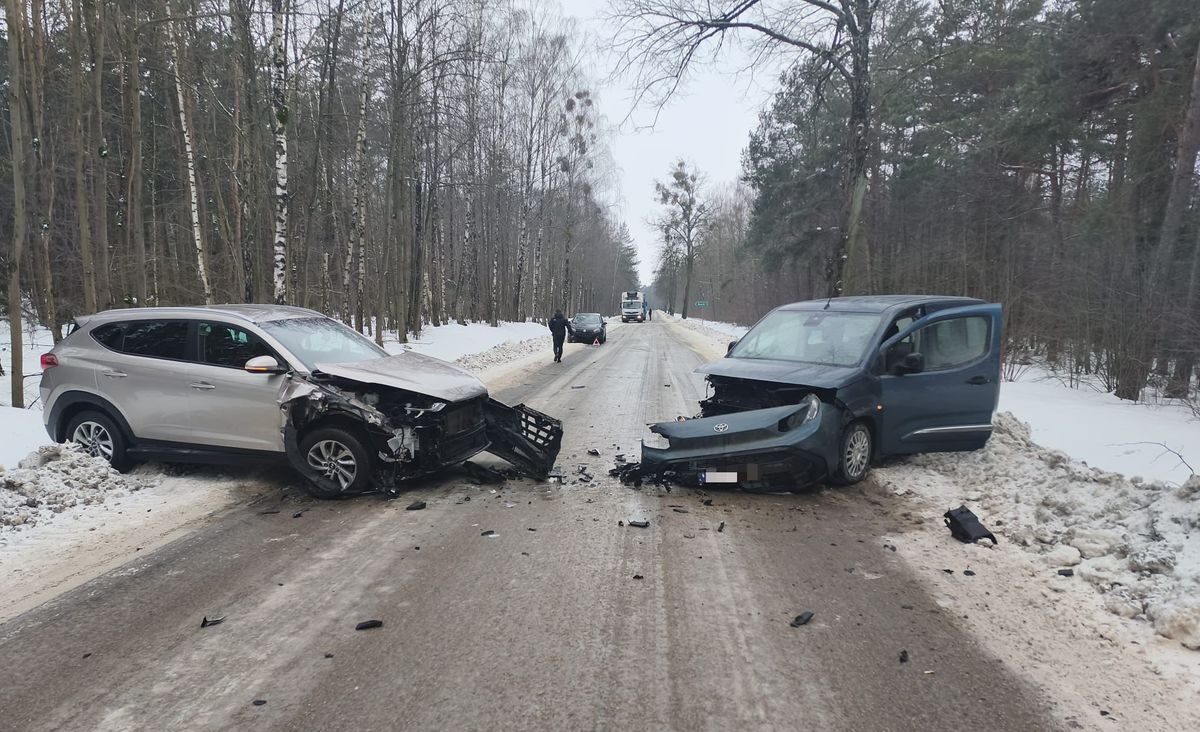 Czołowe zderzenie na drodze Kunki – Szreńsk podczas wyprzedzania